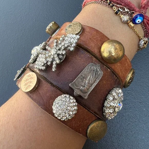 Artisan handmade leather Old button Bracelets . Costumejewelry
